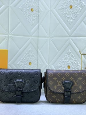 💰💰Updated original M47060 presbyterian embossed men's free postage bag series MONTSOURIS small postage bag This Montsouris small postage bag uses Monogram Macaussar coated canvas to create abundant space and achieve daily life