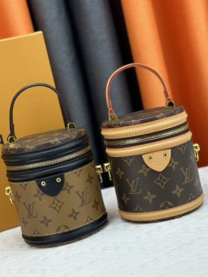 P0 M82952 M43986 Old Flower Yellow Small Bucket Bag Nano Cannes Handbag is cut into a monogram canvas, which coincides with the cosmetic bag design. Leather trim and labels with a rich craftsmanship detail, handles and