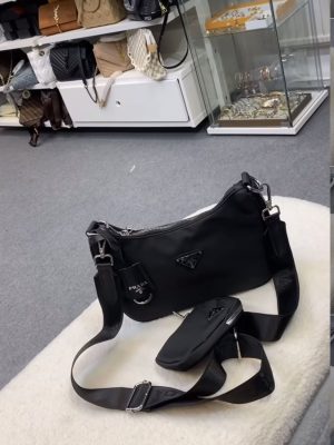 Prada väska